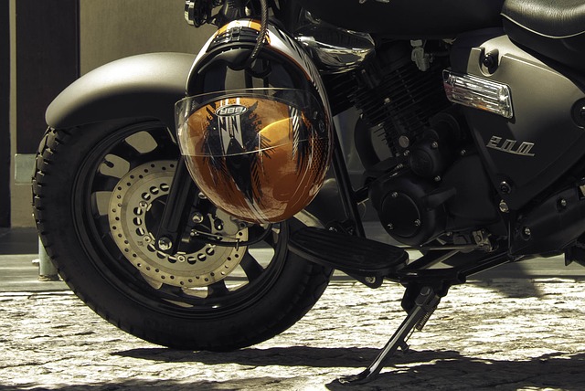 How to Choose the Right Motorcycle Helmet 1 Helmet with a motorcycle