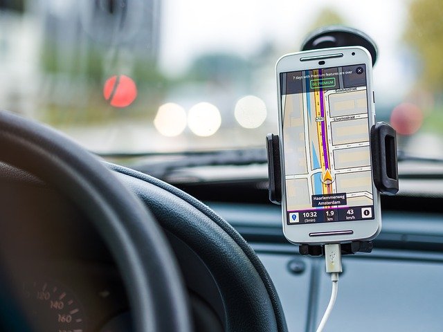 Safe Driving Apps Can Prevent Car Accidents 1 Driving while looking at navigation on phone