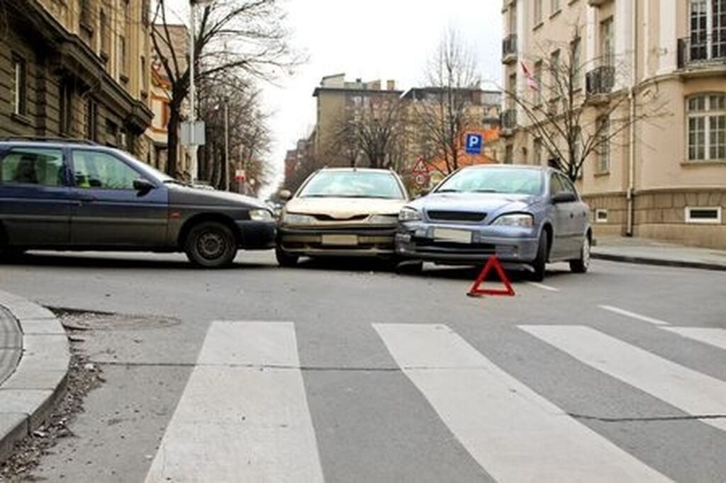 Chicago Car Accidents: Did You Have the Right of Way? 1 Three cars crashed together at a corner